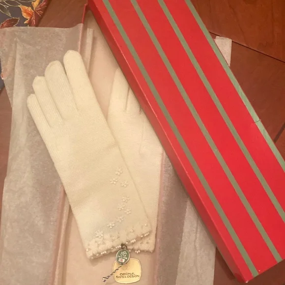 Saks Fifth Avenue Cream Floral Knit Gloves - Picture 4 of 5